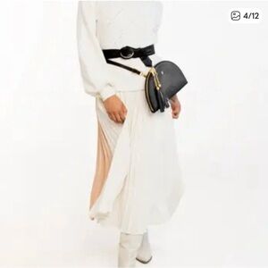 Lux & Nyx
NWT Fan Bag 5-Way Wear Crossbody Wallet. Large. Silver.